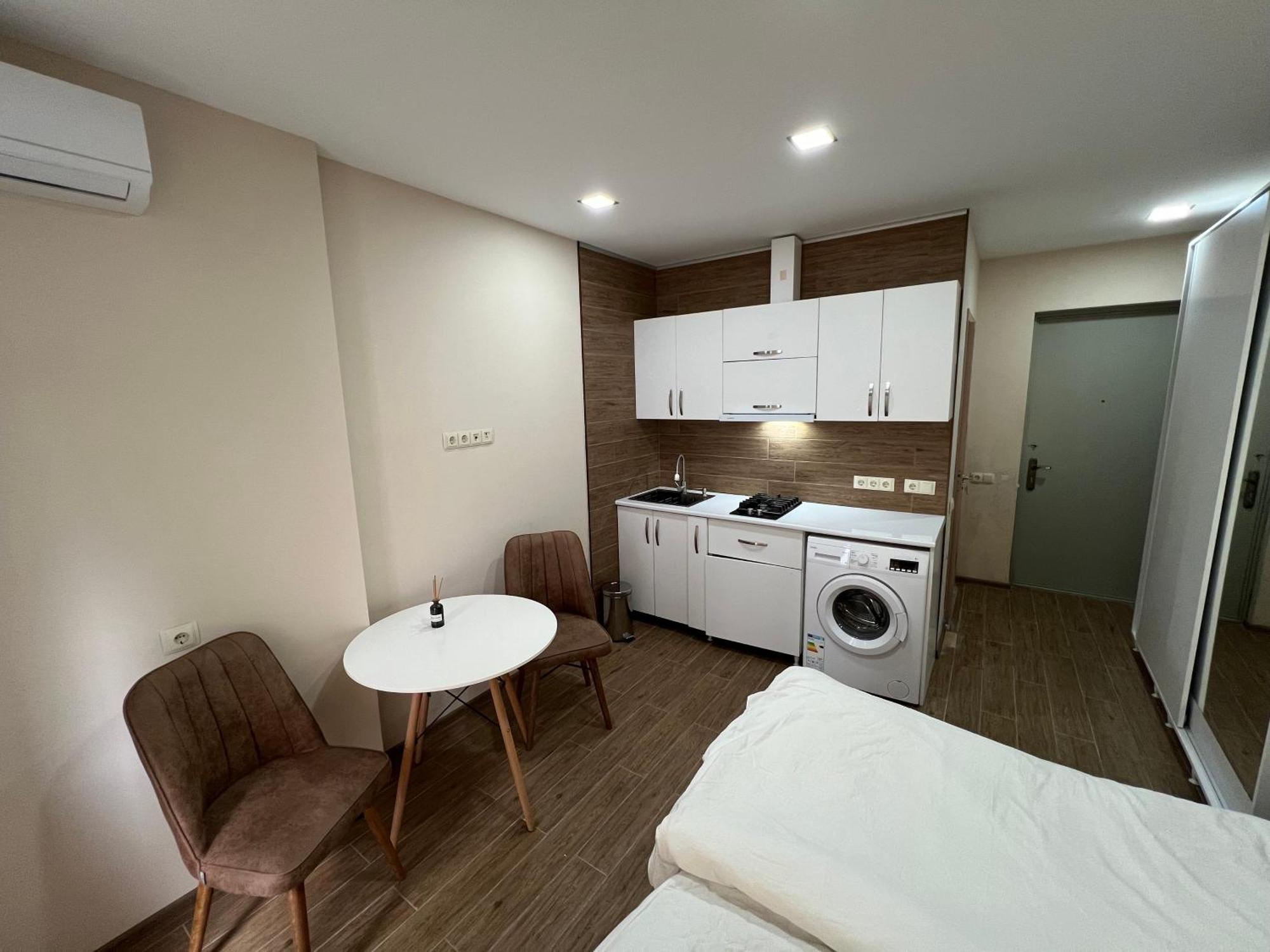 Hotel Paris Batumi Esterno foto