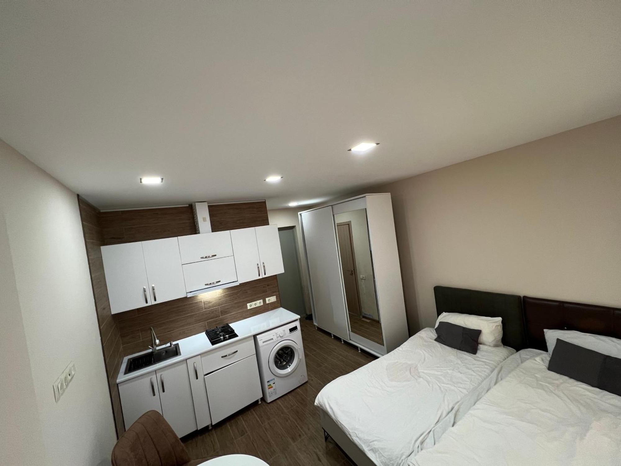 Hotel Paris Batumi Esterno foto