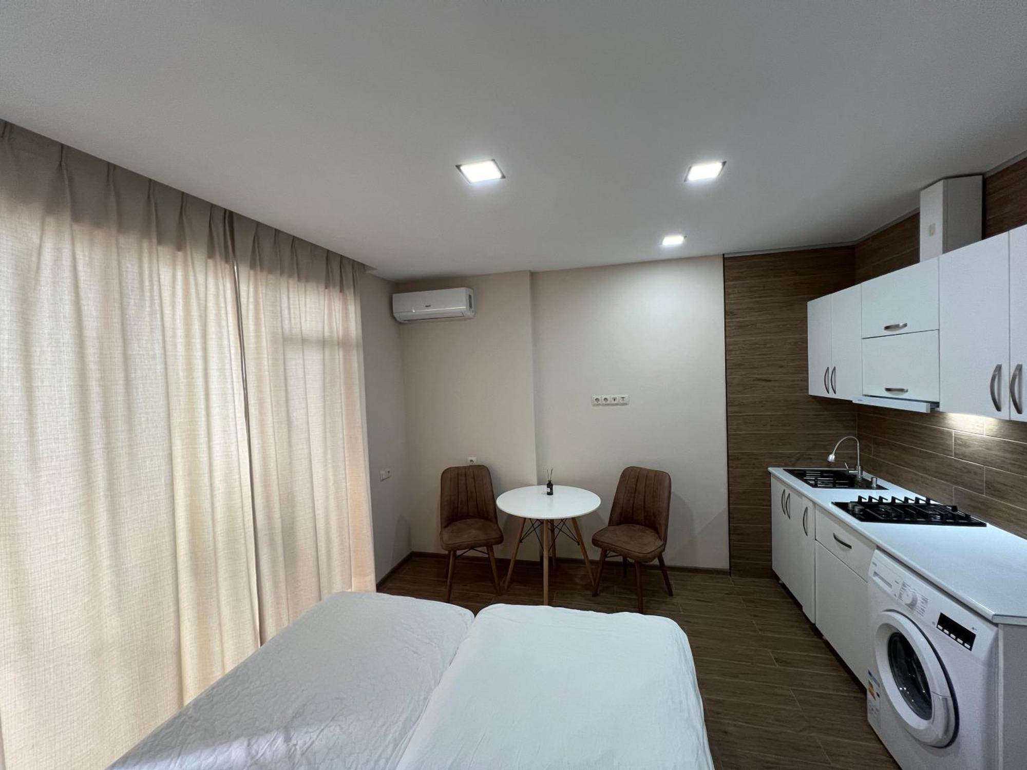 Hotel Paris Batumi Esterno foto